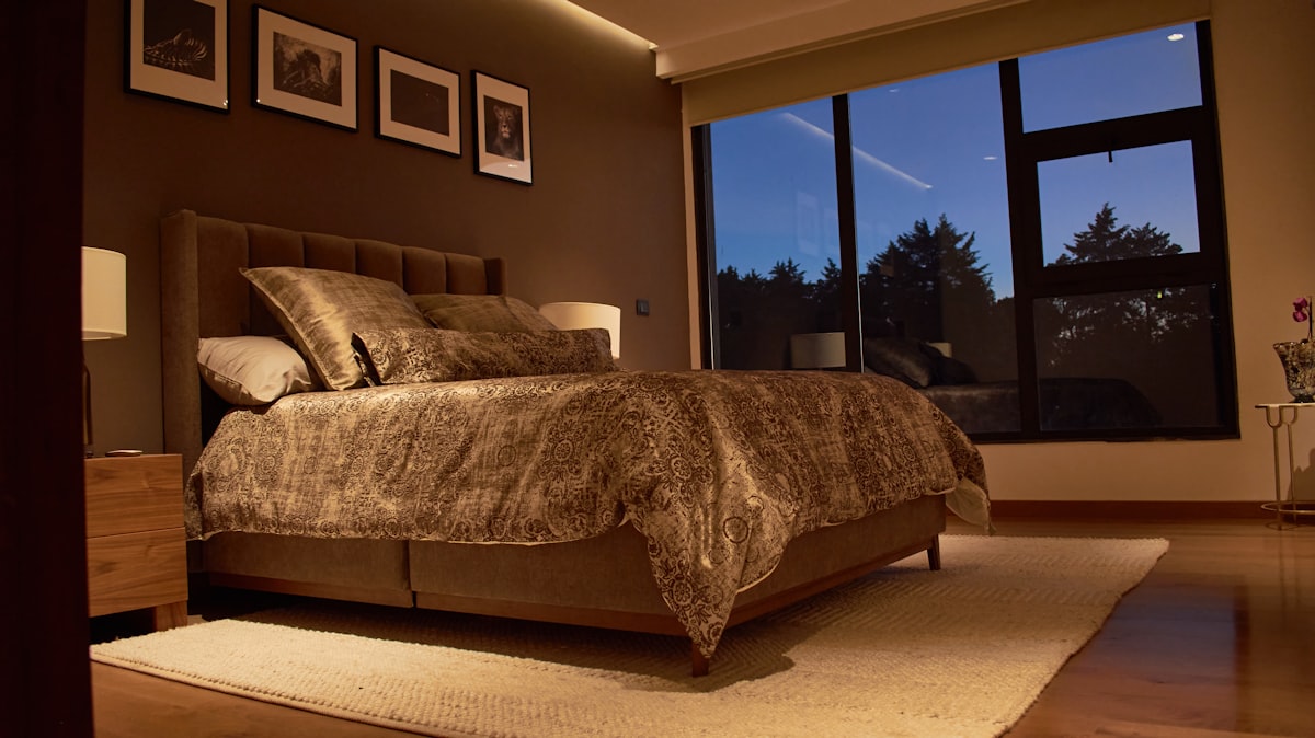 Nature-inspired bedroom with plants and natural elements
